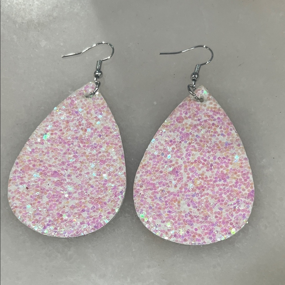 5/$30 Sale 🎃 Sparkling Pink Teardrop Earrings